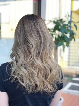 ベースヘアーデザイン(BASE HAIR DESIGN)の写真/"周りと差がつく"デザインカラーがオススメ◎ケアブリーチでダメージを最小限に抑えた技術が◎当日予約OK