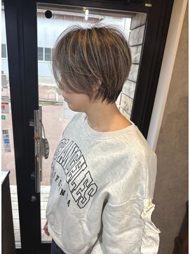 バース プレイス(BIRTH PLACE) ハイライトたっぷりショート