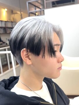 スタジオフォーエイチ(STUDIO 4H) エンドカラー/毛流れセンターパート/ラウンドマッシュ/シルバー