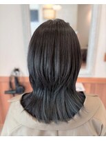 リエットヘア(Lie et.hair) 暗髪でも軽やかに。透明感あふれる大人ストレートウルフ