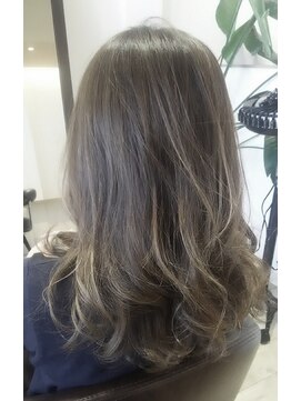 ヘアーデザイン ナバル(Nabal) ルーズウェーブスタイル