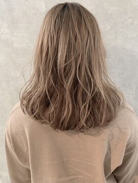 イール(iIIL) 【iIIL hair lounge】透け感ことりベージュ　外国人風