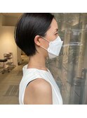 シンプルな耳かけショートスタイル