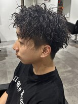 ヒュイル バイ ニアウ(Hwyl by Niau) メンズマッシュパーマニュアンスパーマスパイラルパーマ刈り上げ