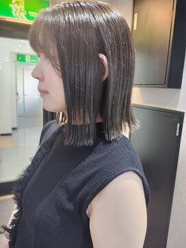 ブルー(Blue) Blue～切りっぱなしボブ　オリーブベージュ～