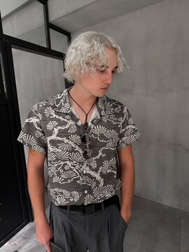 ヴァーディ オモテサンドウ(Vardy omotesando) 極上ホワイトカラー