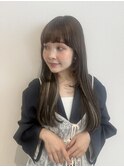 顔まわりで魅せる、大人の美人ストレート