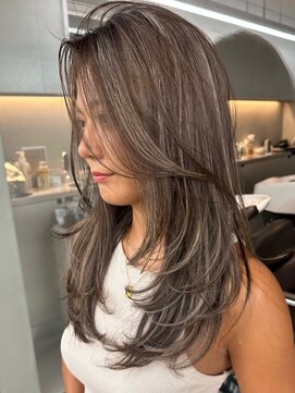 ヨロ 小岩(YOLO) ハイライトカラー海外レイヤーカットケアブリーチダブルカラー