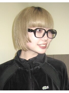 フイ(HUI) ハイトーンボブブリーチブロンドカラー/natsuki 金山 ボブ