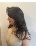 くせ毛を活かすロングレイヤー