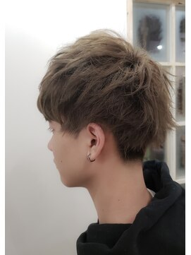 ネイロ(NE/LO) ハイトーンのスパイキーショート