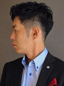 ロワジール(Loisirs) 刈り上げツーブロック外国人風パーマ