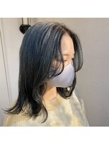 シダ(sida SAIIN) 20代30代透明感たっぷりブルーブラックミディアムレイヤー