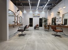 イエロー(yellow)の雰囲気（広々とした店内“yellow”へようこそ☆）