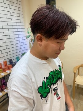 シフト(SHEEFT) センターパートパープルカラー刈り上げツーブロックマッシュ韓流