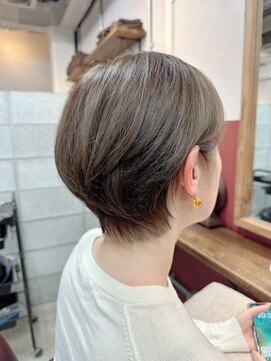 ルーファス 恵比寿 渋谷(Ruufus) 耳かけ丸みショート/恵比寿渋谷/白髪ぼかしハイライト2504