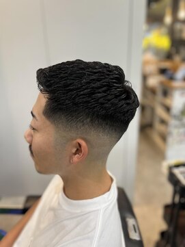 フランクスバーバーリザーブ 人形町店(FRANK’S BARBER RESERVE) アイロンパーマ/スキンフェード/人形町　y