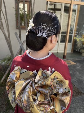 プールト ジュール モナミ(pourtoujours monami) 振袖ヘア 卒業式ヘア 成人式ヘア  シニヨン タイトヘア