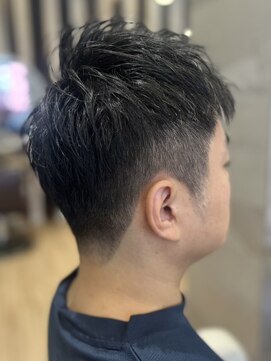 シーン(SeeN.) 清潔感抜群！大人のアップバングショート