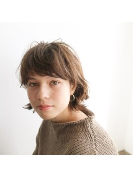 ルーツ(roots) ボブ ショートボブ ニュアンス 耳かけ パーマ