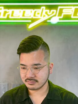 グリーディーフォックス 代々木(Greedy FOX) コンマヘア/センタ-パ-ト/ツイストスパイラル/スキンフェード