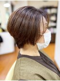アッシュべージュ前下がりストレート大人ボブリップライン