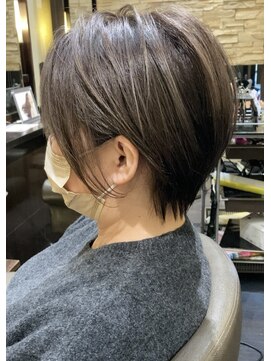 バーチュー(virtue) 30代/40代/50代小顔前下がりショートボブ