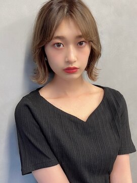 アイユー(ii+U) 外ハネボブ　ベージュカラー　大人可愛い　斜めバング