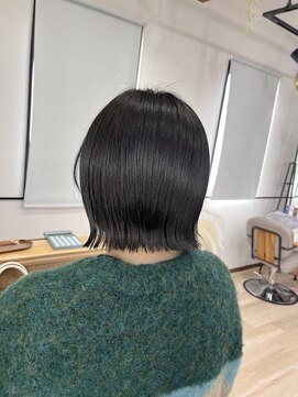 ルル 宇都宮(Loulou) 切りっぱなしボブ×ダークグレー