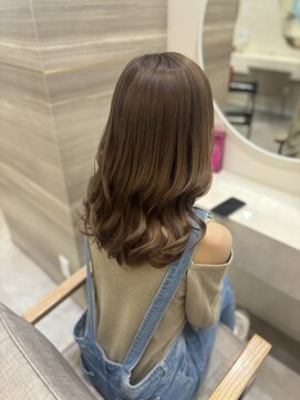 ラビス クローバー(Lovis clover) イメチェンヘアスタイル　ハッシュカット　フルバング