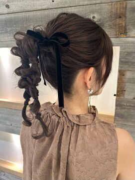 アイヴィ 表参道(IVY) 結婚式お呼ばれヘア ツインポニーテール【肥田亜沙美】