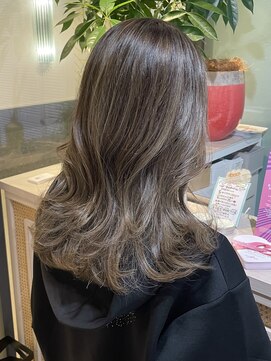 トリコ ショップアンドヘアサロン(tricot shop hair salon) フルハイライト◎ シルバーベージュ  long layer