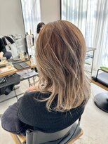 テラス トヨタ(Telasu Toyota)&nbsp;海外ガール風スタイルのバレイヤージュとアッシュベージュカラー