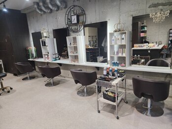 トータルビューティサロン シンク(total beauty salon THINK)の写真/日常を忘れる隠れ家空間。周りの目を気にせず、あなただけのゆったりとした時間をお過ごしください。