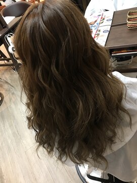 ケーアールツーエス 鳳店(KR2S) カーキーアッシュ [KR2S 鳳]  072-260-3626