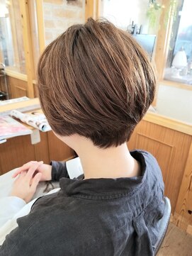 ルークス 中央林間(LOOOKS) 40代からもおすすめ前下がりショートヘア