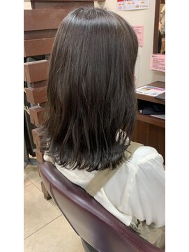 シファ(sifa) グレージュ×ミディアムウエーブ