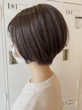 シファ(sifa) くびれショート&深みアッシュ