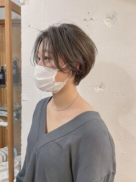 リッカ(RICCA) センターパートの前下がりショート