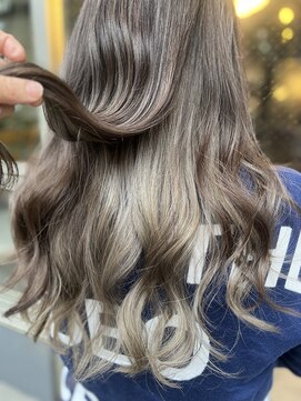 リエコー(RE'ECHO) ホワイトベージュ/インナーカラー