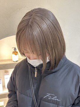 ヒビヲ(HIBIO) ショートボブ切りっぱなしミルクティーベージュカラー20代30代