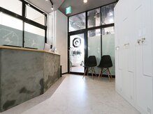 オンワン(On 1s)の雰囲気（『お客様が花になる』をテーマにしたシンプルな空間♪）