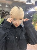 ハイトーンカラー前髪あり小顔愛されマッシュショート