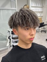 ルースト 心斎橋店(ROOST) 刈り上げセンターパート/波巻きツイストスパイラル/大阪