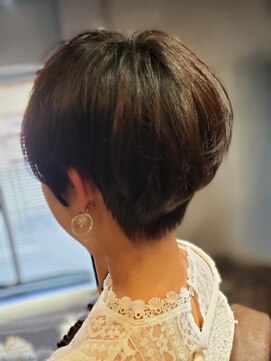 ピリナ(Pilina) 耳だしマッシュボブ