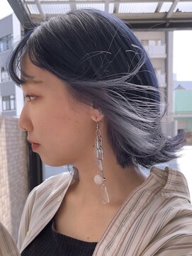 トンネルヘアー(Tunnel hair) インナーカラーブルーシルバー外ハネボブ