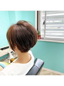 ホロー(Hollow) 刈り上げショートボブ