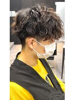 エレナ(elena) ツイストスパイラルパーマ束感ショートコンマヘアツーブロック