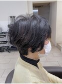 ショート／ニュアンスパーマ／白髪ぼかし
