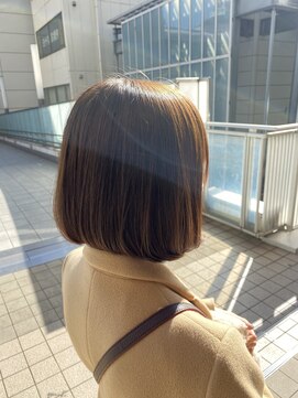 スタジオ アルファプラス 日暮里店(studio α+) ステップボーンカットカットボブショートハイライト白髪ぼかし